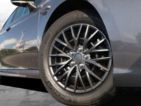 Used 2024 Toyota Camry SE image 3