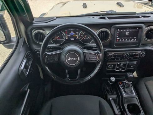 Used 2020 Jeep Gladiator Sport w/ Quick Order Package 24S AWD/4WD image 15