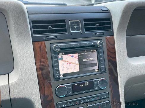 Used 2011 Lincoln Navigator 2WD image 22