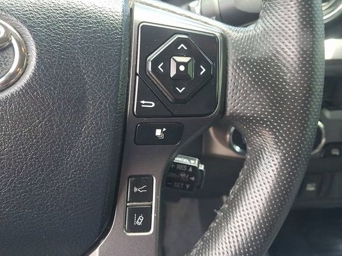 Used 2018 Toyota Tacoma TRD Off-Road AWD/4WD image 21