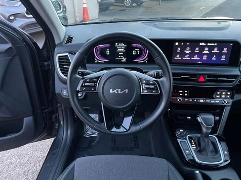 Used 2025 Kia Seltos S image 27
