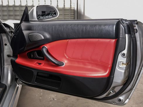 Used 2004 Honda S2000 image 37