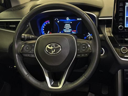Used 2022 Toyota Corolla Cross XLE w/ Convenience Package FWD image 14