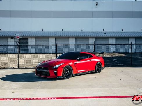Used 2020 Nissan GT-R Premium w/ Premium Interior Package image 17