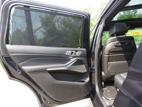 Used 2022 BMW X7 M50i w/ Dynamic Handling Package AWD/4WD image 21