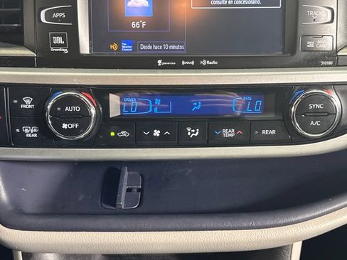 Used 2017 Toyota Highlander Limited AWD/4WD image 32