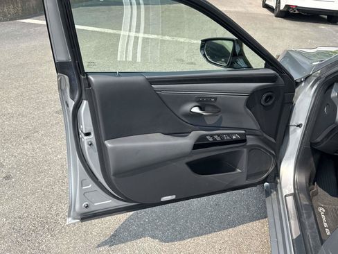 Used 2022 Lexus ES 350 w/ Premium Package FWD image 16