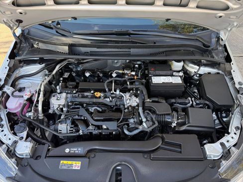 Used 2025 Toyota Corolla LE FWD image 32