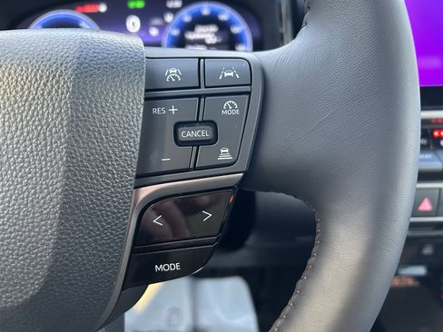 Used 2025 Toyota Camry XLE image 24