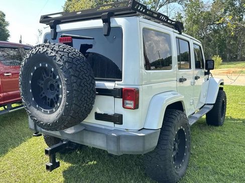 Used 2013 Jeep Wrangler Unlimited Sahara w/ Connectivity Group AWD/4WD image 17