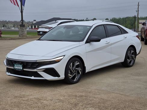 Certified 2025 Hyundai Elantra Sport FWD image 3