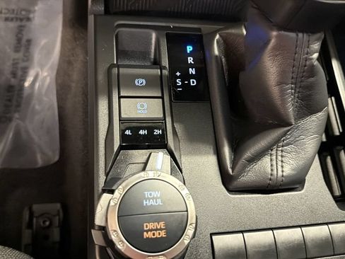 Used 2025 Toyota 4Runner SR5 AWD/4WD image 25