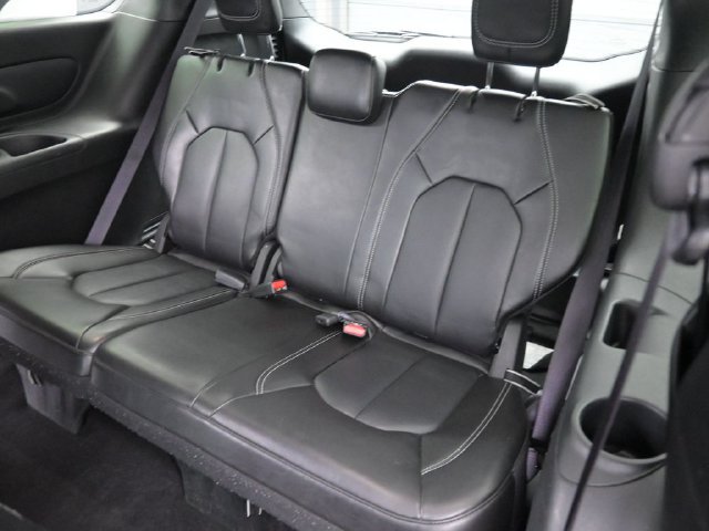 Used 2024 Chrysler Pacifica Limited FWD image 20