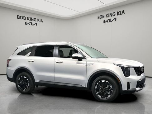 Used 2026 Kia Sorento S w/ S Panoramic Sunroof Package AWD/4WD image 2
