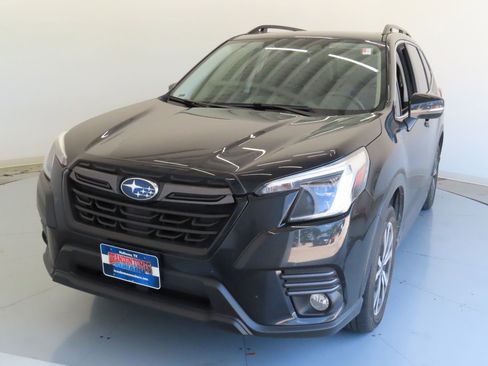 Used 2023 Subaru Forester Limited image 10