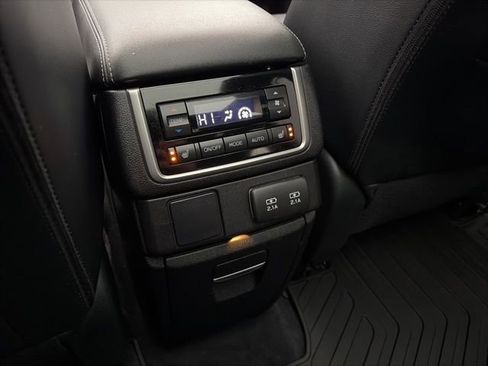 Used 2022 Subaru Ascent Limited w/ Technology Package image 16