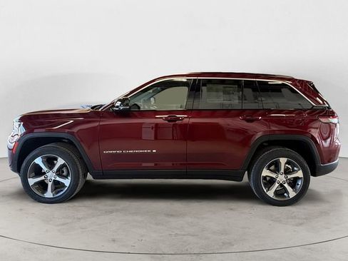 New 2026 Jeep Grand Cherokee Limited w/ Trailer Tow Package AWD/4WD image 2