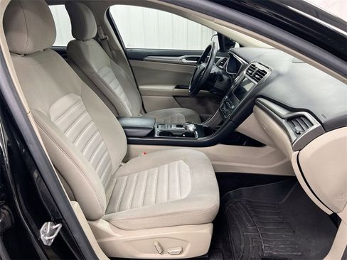 Used 2017 Ford Fusion SE w/ Fusion SE Technology Package image 21