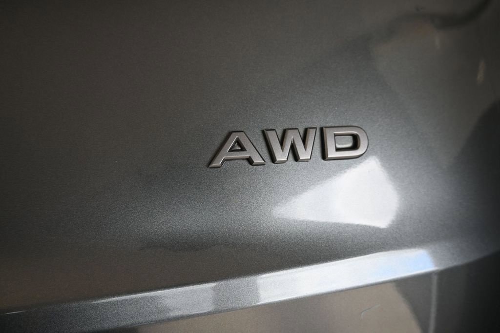 Used 2024 Nissan Rogue S AWD/4WD image 19
