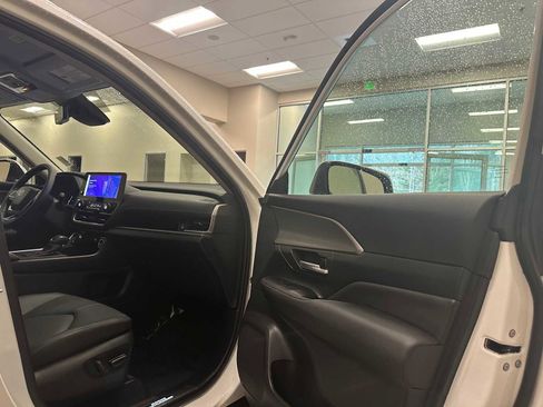 Certified 2025 Toyota Grand Highlander XLE image 26