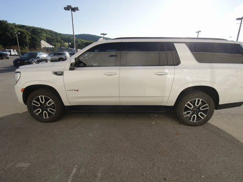 Used 2023 GMC Yukon XL AT4 w/ Technology Package image 13