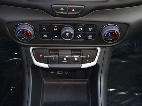 Used 2022 GMC Terrain SLE w/ Driver Convenience Package image 22