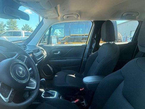 Used 2016 Dodge Grand Caravan American Value Package FWD image 6