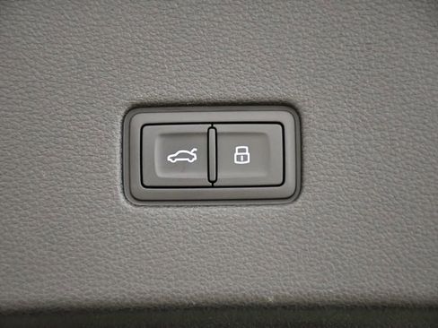 Used 2025 Audi Q8 Premium Plus image 56