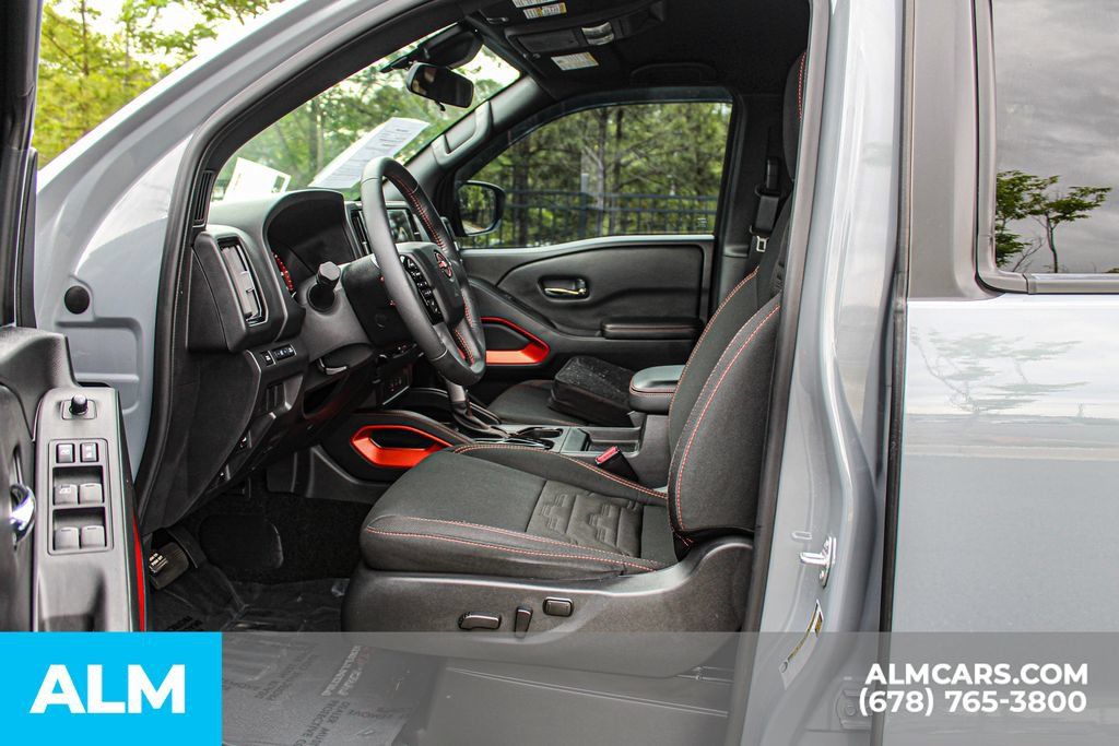 Used 2025 Nissan Frontier PRO-4X AWD/4WD image 17
