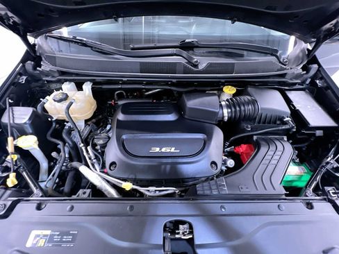 Used 2018 Chrysler Pacifica Touring-L w/ Tire & Wheel Group FWD image 11