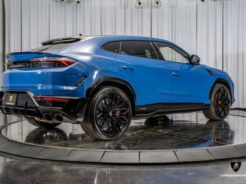 Used 2025 Lamborghini Urus SE AWD/4WD image 28
