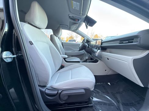 Certified 2025 Hyundai Kona SEL image 25