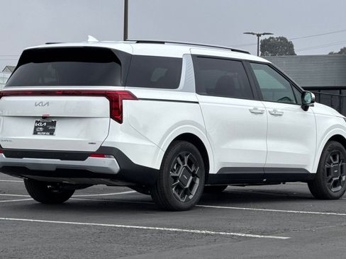 New 2026 Kia Carnival EX image 4