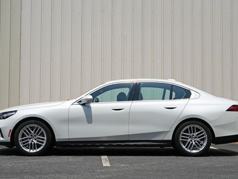 Used 2024 BMW 540i xDrive w/ Convenience Package AWD/4WD image 9