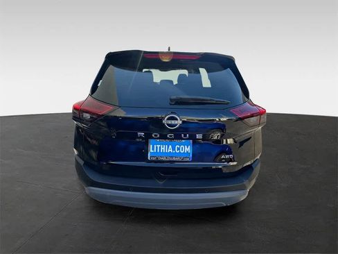 Used 2023 Nissan Rogue S image 5