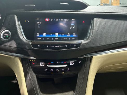 Used 2017 Cadillac XT5 Luxury w/ Driver Awareness Package image 18