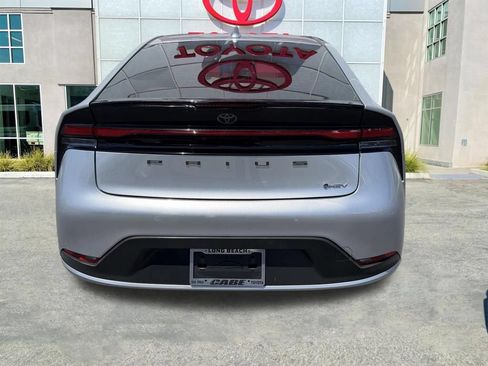 Used 2023 Toyota Prius LE FWD image 6