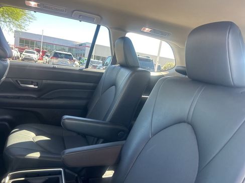 Used 2025 Toyota Grand Highlander FWD image 8
