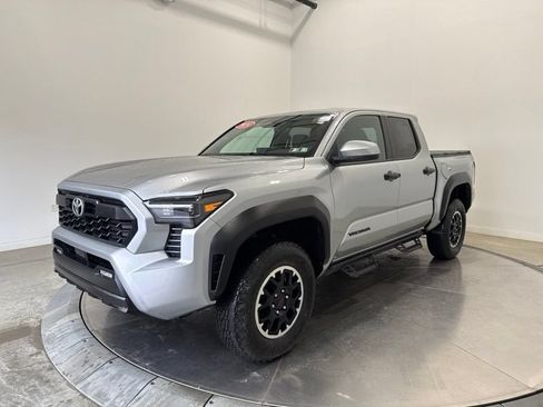 Used 2024 Toyota Tacoma TRD Off-Road AWD/4WD image 3