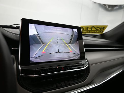 Used 2024 Jeep Compass Limited image 29