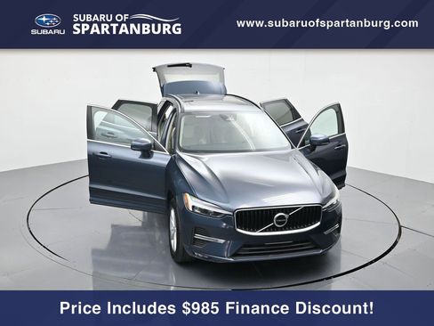 Used 2022 Volvo XC60 B5 Momentum image 43