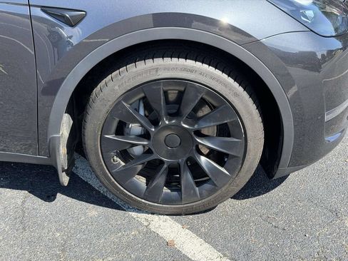 Used 2024 Tesla Model Y Long Range AWD/4WD image 23