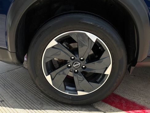 Used 2025 Nissan Rogue SV FWD image 9