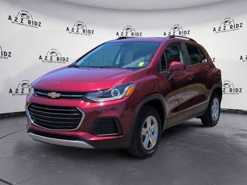 Used 2022 Chevrolet Trax LT w/ LT Convenience Package AWD/4WD image 3
