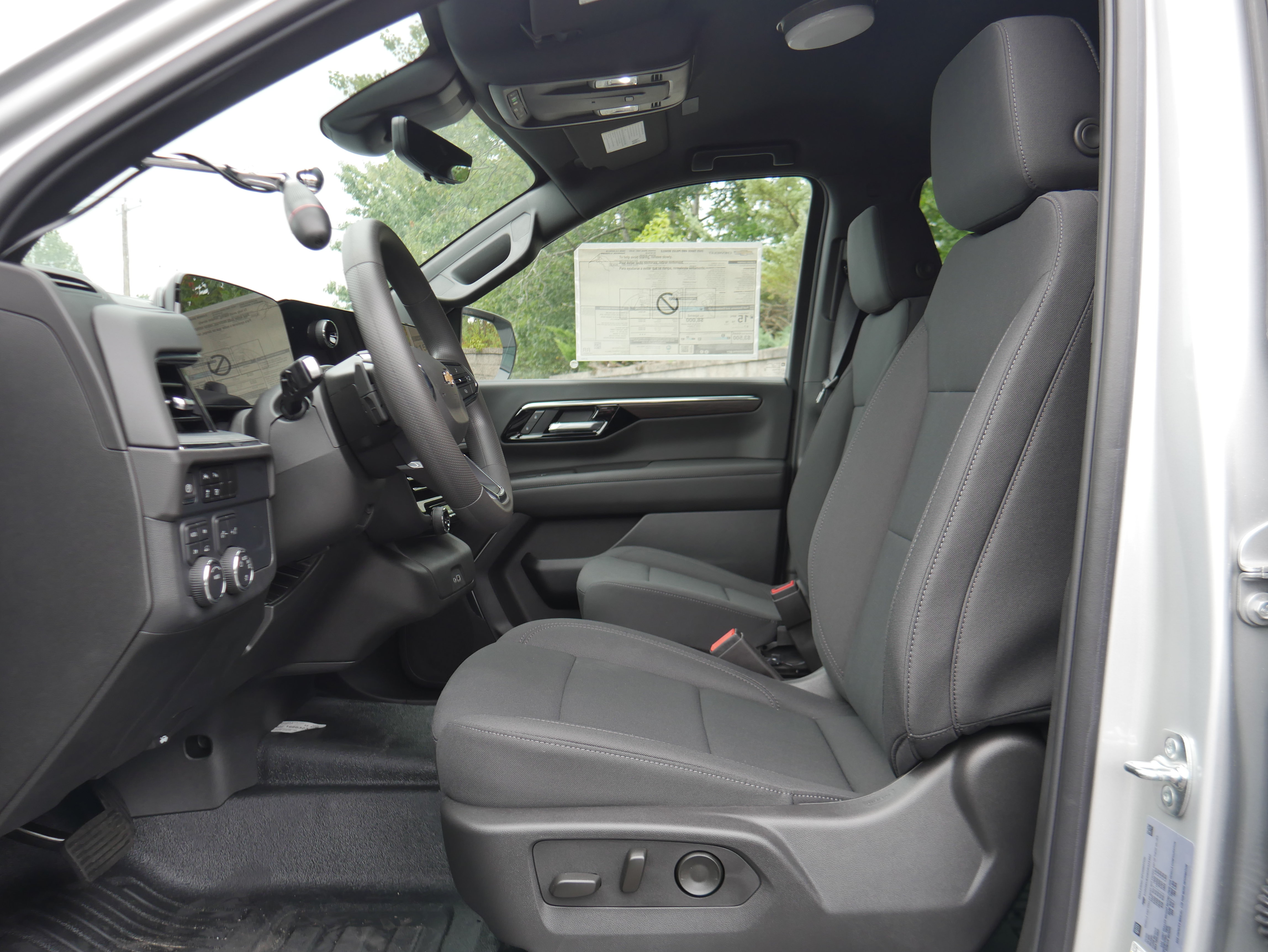New 2025 Chevrolet Tahoe 4WD w/ 1FL Safety Package image 15