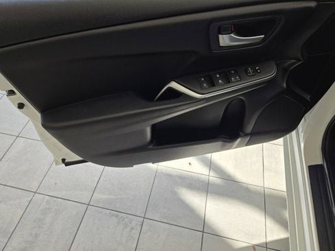Used 2016 Toyota Camry SE image 15