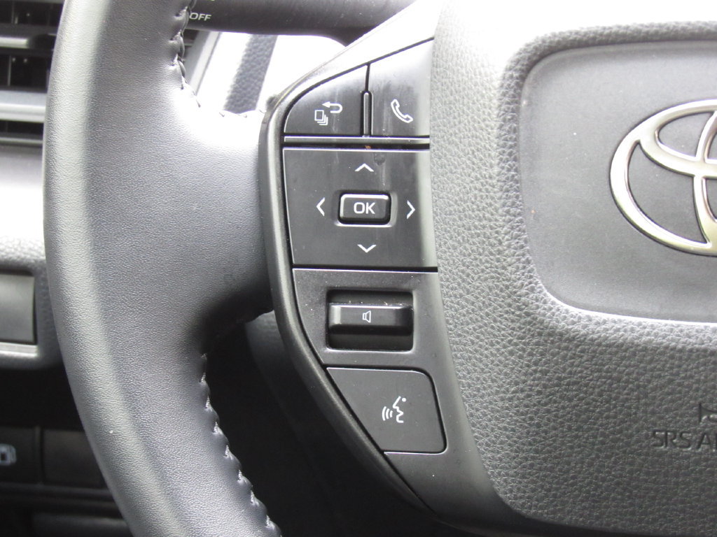 Certified 2025 Toyota Prius LE FWD image 22