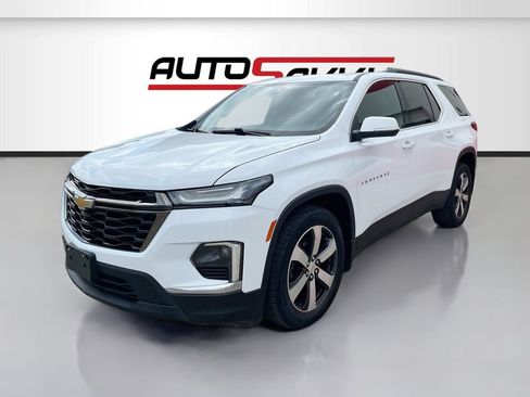 Used 2023 Chevrolet Traverse LT w/ LT Premium Package AWD/4WD image 3