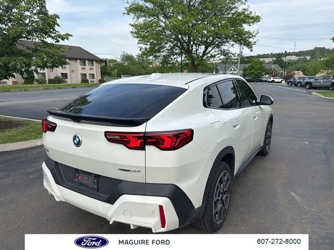 Used 2024 BMW X2 xDrive28i w/ Premium Package AWD/4WD image 5