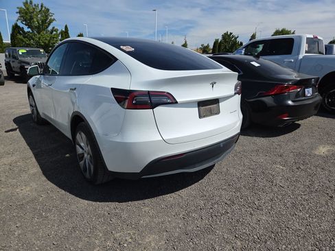 Used 2022 Tesla Model Y Long Range AWD/4WD image 3
